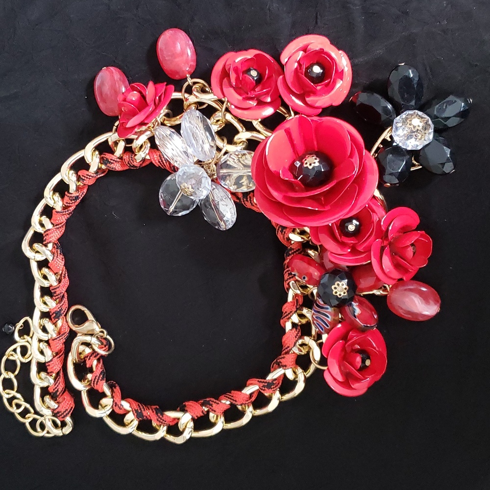 Eye Candy Red  Floral Necklace NWOT